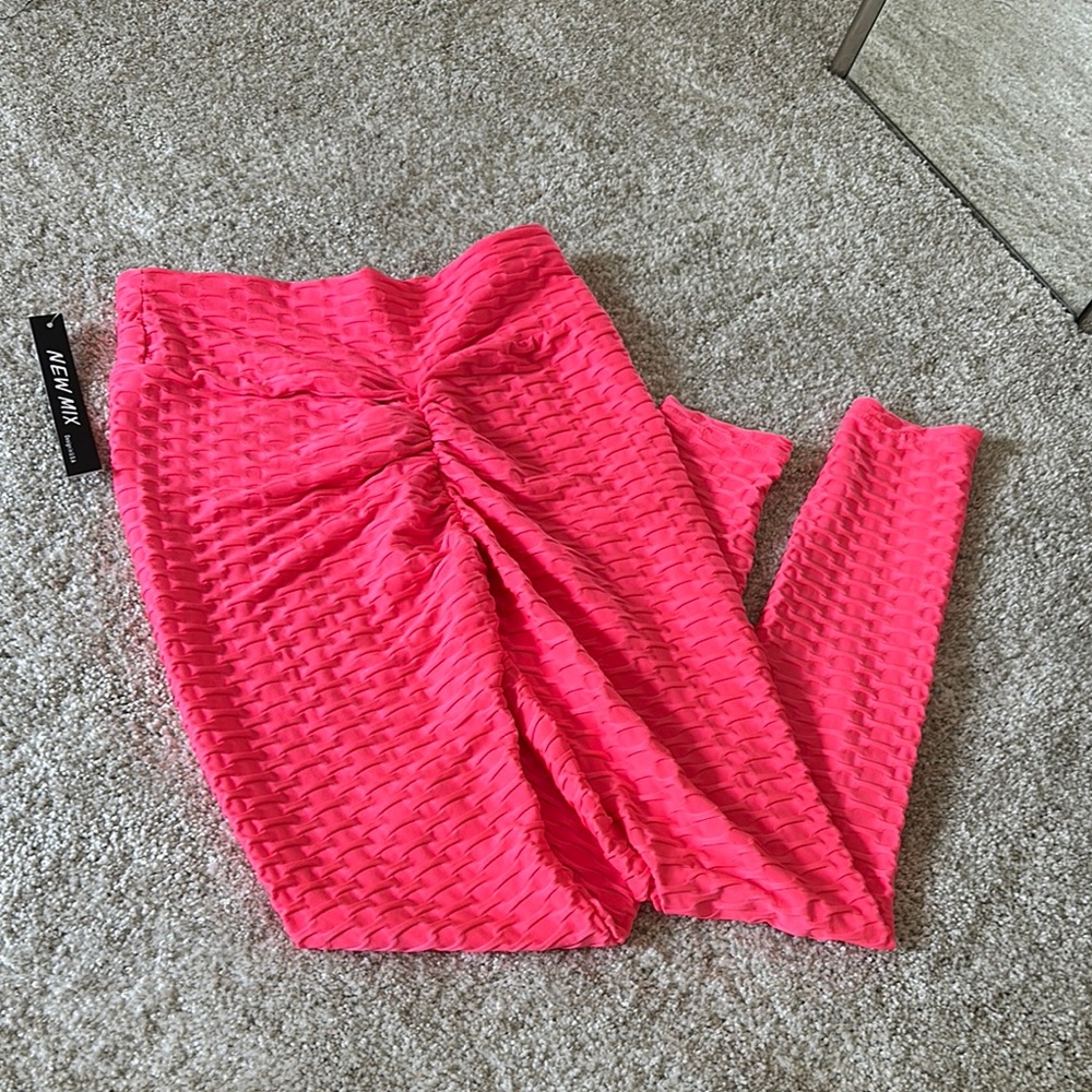 PINK LEGGINGS
